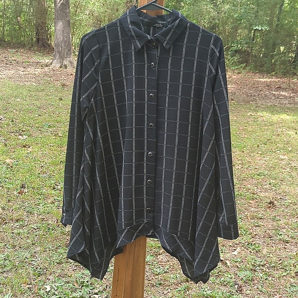 EUC Ariella Button Down Super Nice Top